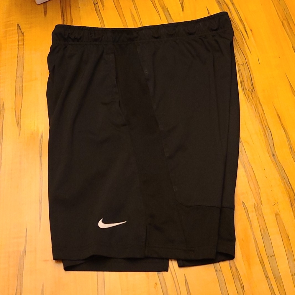 Men's Nike Dri-Fit Shorts, Size Medium